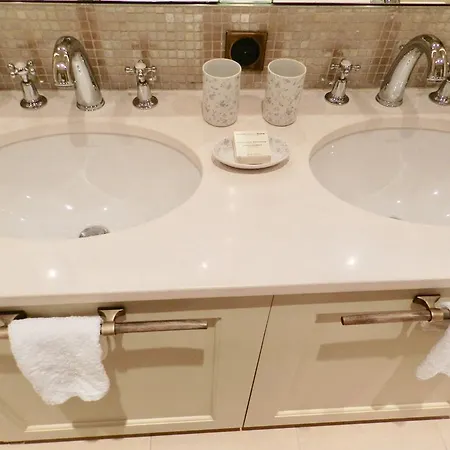 Appartement Larem Suites *